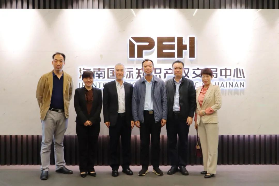 1643262021144916arbw.jpg 434618bf47555565f854c63f3c4816c3.jpg