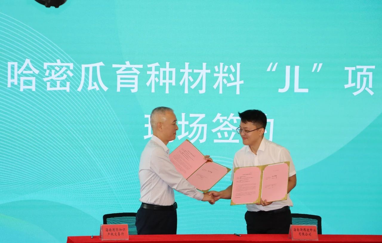 1703032152671672PaHi.jpg b65c0f4ab6295ae672b9ac90a07dddb4.jpg